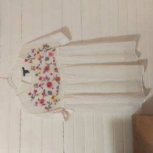 Forever 21 boho White dress with floral print embroidered size small